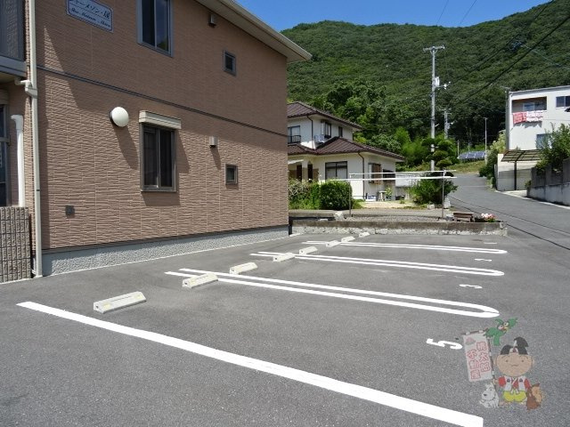 シャーメゾン晟（アキラ）の駐車場