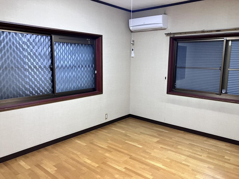 野洲市冨波甲　中古戸建の洋室