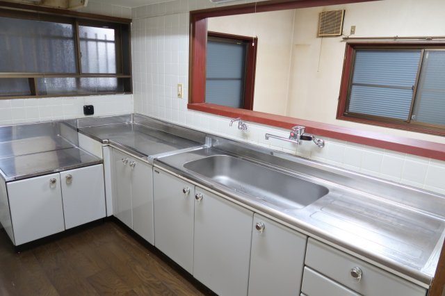 野洲市冨波甲　中古戸建のキッチン