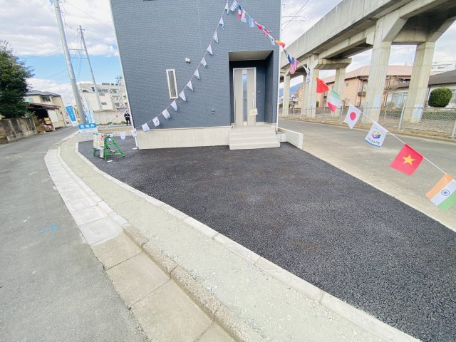 新築　桐生市仲町第1　クレイドルガーデン　2号棟の前面道路含む現地写真|現地写真　南側接道幅員約4ｍ	