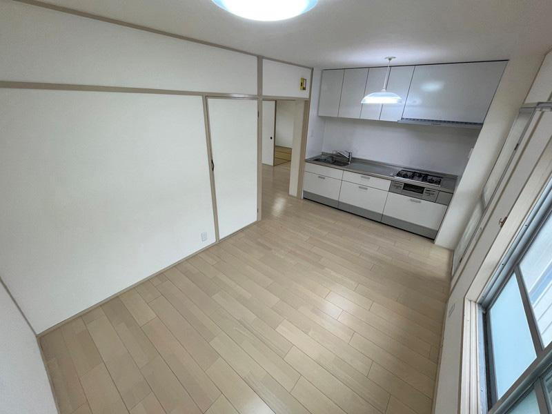 香里三井H住宅99号棟の居間・リビング|DK7.5帖
■物件内覧・資金計画相談・住宅ローン相談、リフォーム相談、お問合せ受付中■
※当日・翌日のご内覧、ご相談はお電話でのお問合せがスムーズです！