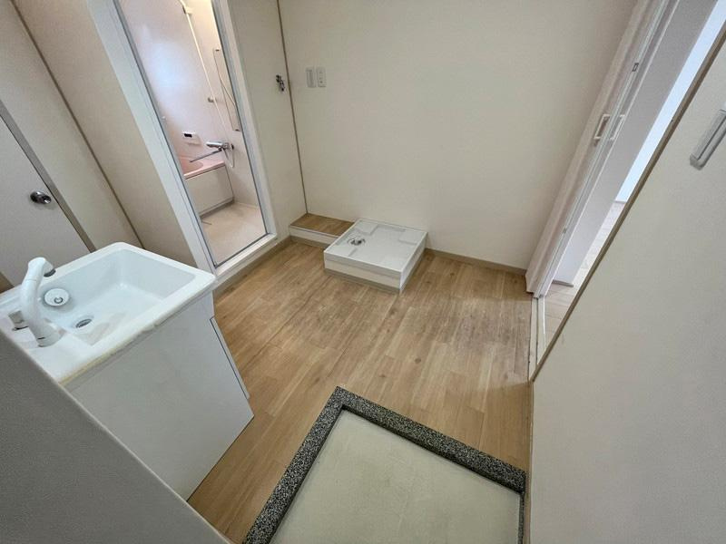 香里三井H住宅99号棟の玄関|玄関　洗濯機置き場
■物件内覧・資金計画相談・住宅ローン相談、リフォーム相談、お問合せ受付中■
※当日・翌日のご内覧、ご相談はお電話でのお問合せがスムーズです！