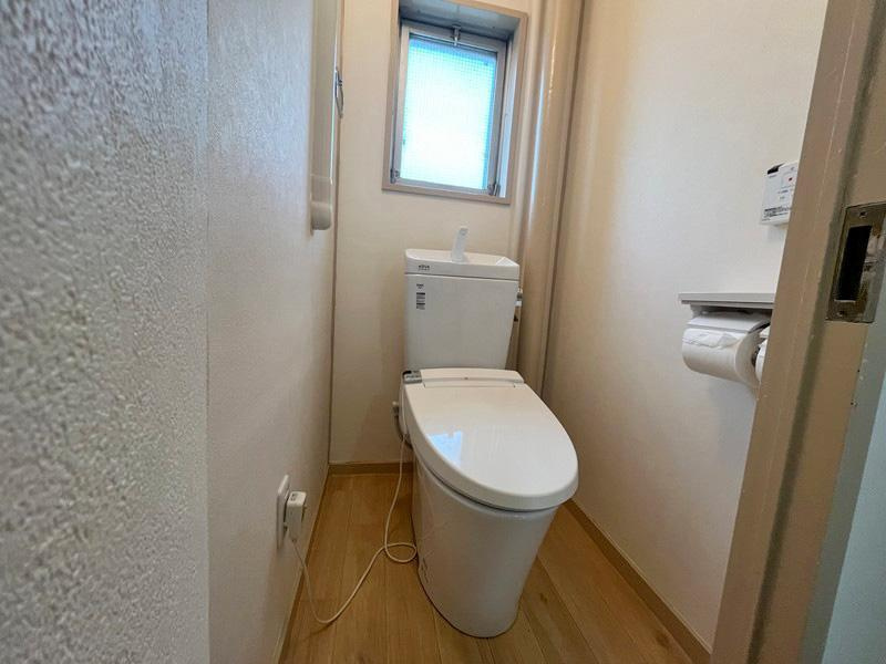 香里三井H住宅99号棟のトイレ|温水洗浄便座
■物件内覧・資金計画相談・住宅ローン相談、リフォーム相談、お問合せ受付中■
※当日・翌日のご内覧、ご相談はお電話でのお問合せがスムーズです！