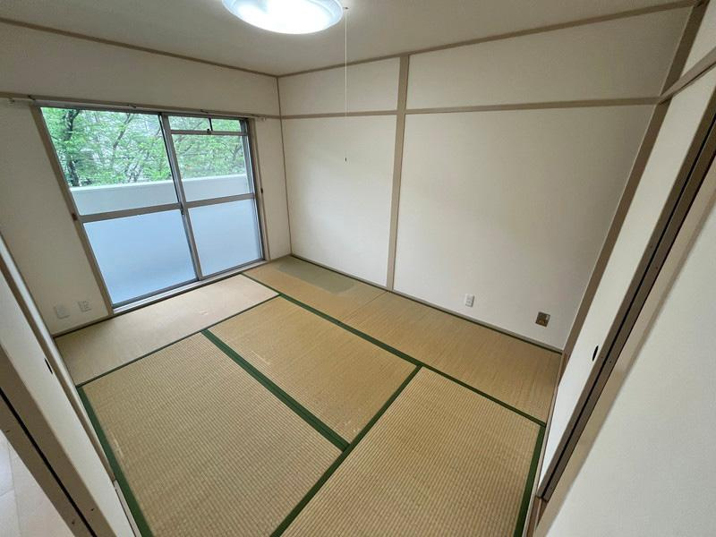 香里三井H住宅99号棟の寝室|和室6帖
■物件内覧・資金計画相談・住宅ローン相談、リフォーム相談、お問合せ受付中■
※当日・翌日のご内覧、ご相談はお電話でのお問合せがスムーズです！