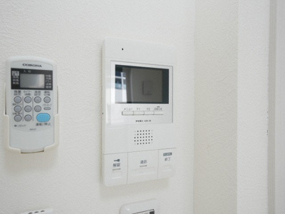 【セキュリティ】 | BLUE西長堀 | モニター付きインターホンです