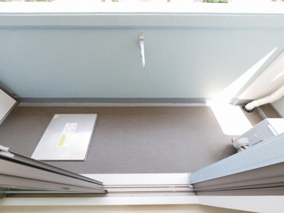 【バルコニー】 | BLUE西長堀 | 外からの目が気にならないバルコニーで洗濯物が干せます