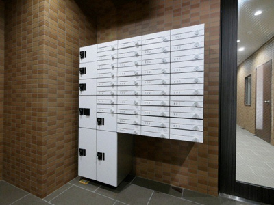 【その他共用部分】 | BLUE西長堀 | 宅配ボックスです