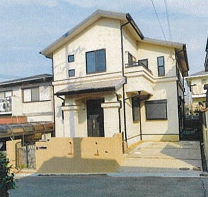 東香里新町　中古一戸建ての外観|新しい生活にいかがでしょうか？外観はお住まいの顔になります。こだわりたいポイントですね。外壁塗装や屋根塗装のご相談も承っております。
■現地内覧・資金計画相談・住宅ローン相談もお問合せ受付中■