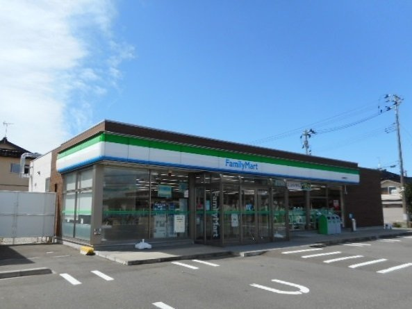 マ二フィック北半田Ⅱの周辺|ファミリーマート　柏崎扇町店まで600m