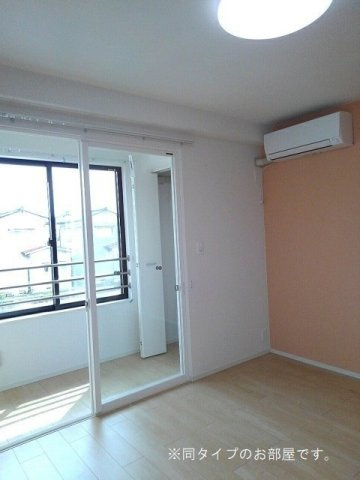 マ二フィック北半田Ⅱの居間・リビング