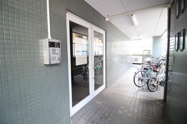 CB一橋学園のエントランス