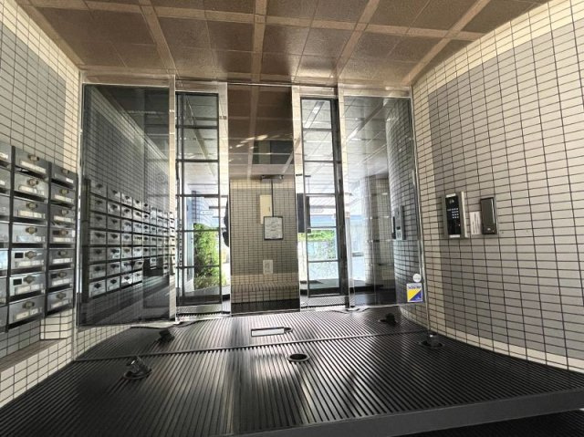 日神パレステージ本駒込のエントランス