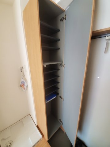 ホワイトパレット西台の玄関