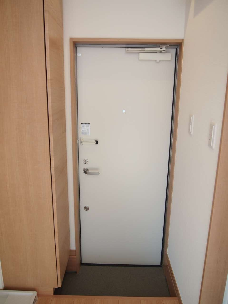 ホワイトパレット西台の玄関