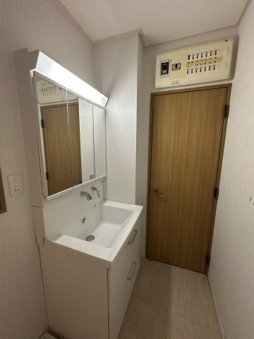 南大塚1丁目戸建の独立洗面台