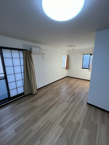 西ヶ原4丁目戸建の居間・リビング