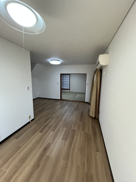 西ヶ原4丁目戸建の居間・リビング