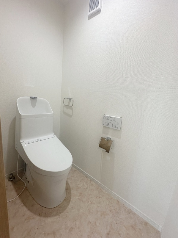 南青山4丁目戸建のトイレ