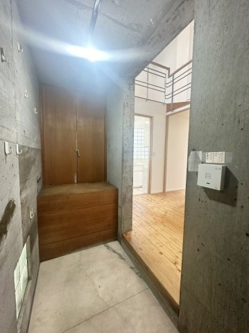 南青山4丁目戸建の玄関