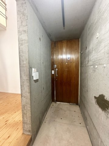 南青山4丁目戸建の玄関