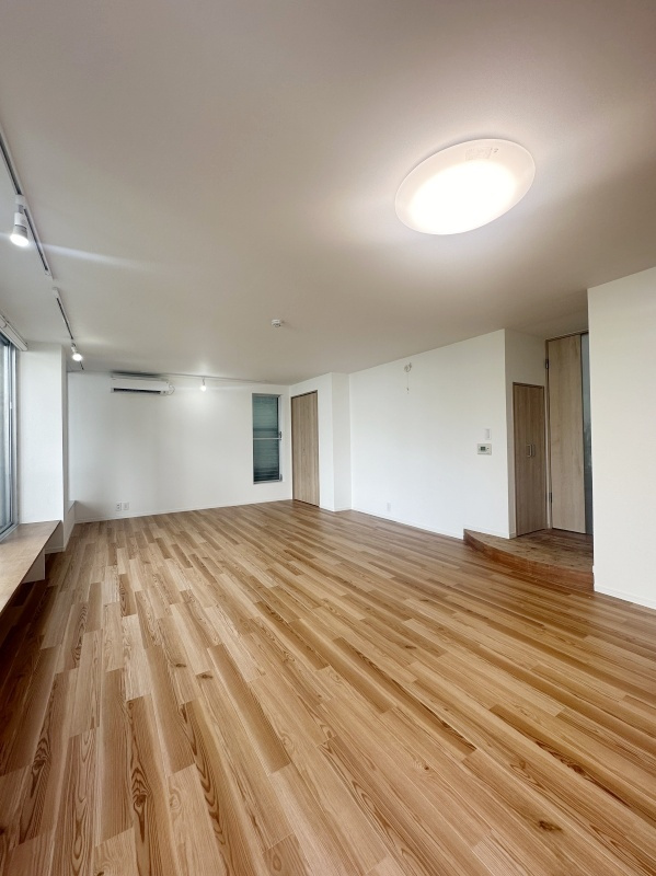 南青山4丁目戸建の居間・リビング