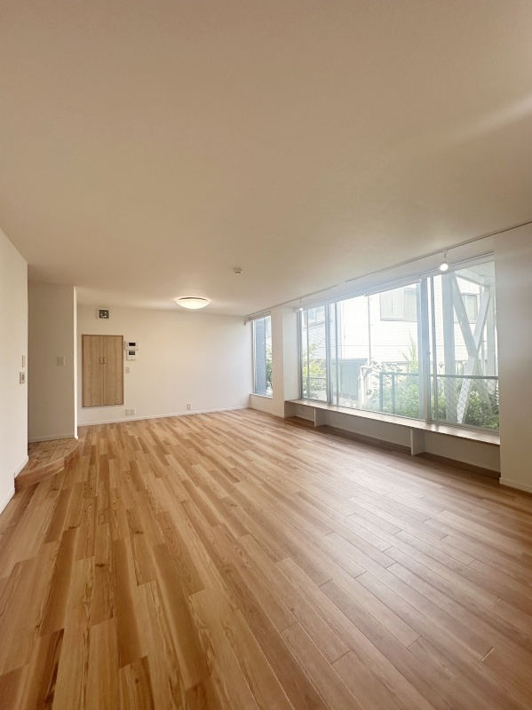 南青山4丁目戸建の居間・リビング