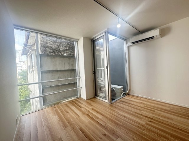 南青山4丁目戸建の洋室