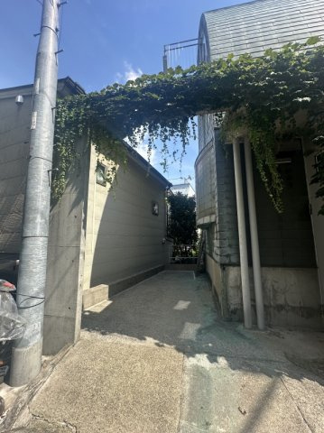 南青山4丁目戸建の外観|※軽程度の車のみ駐車可能