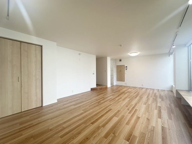 南青山4丁目戸建の居間・リビング