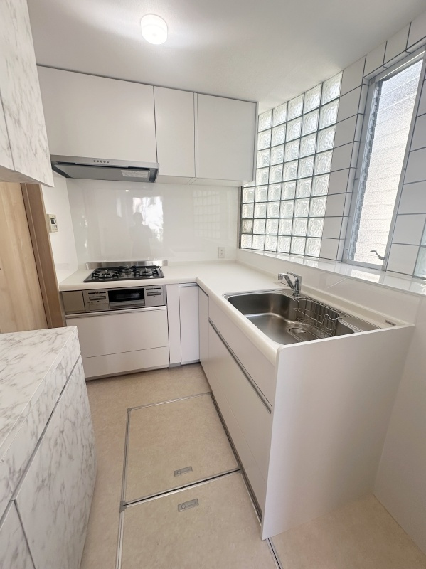 南青山4丁目戸建のキッチン