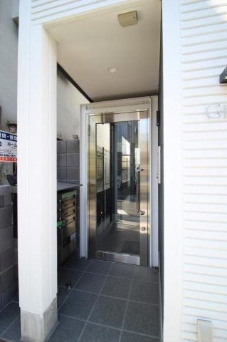 グランクオール三軒茶屋のエントランス