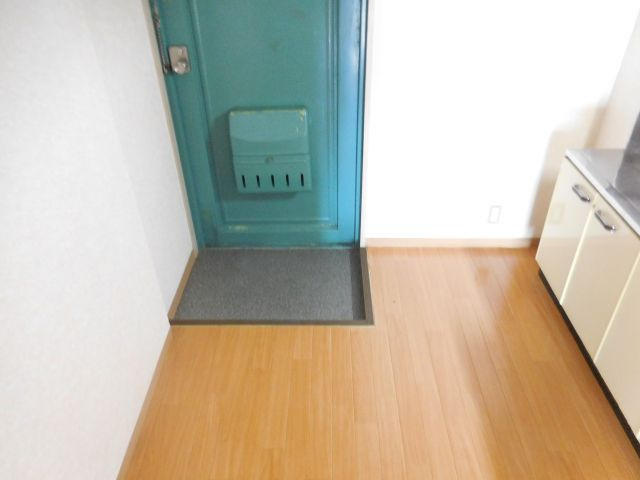 ハイツ88の玄関