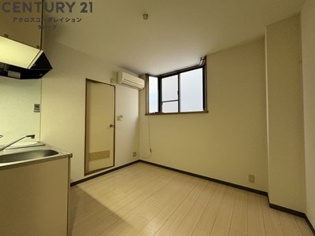 エレガンス今津駅前の居間