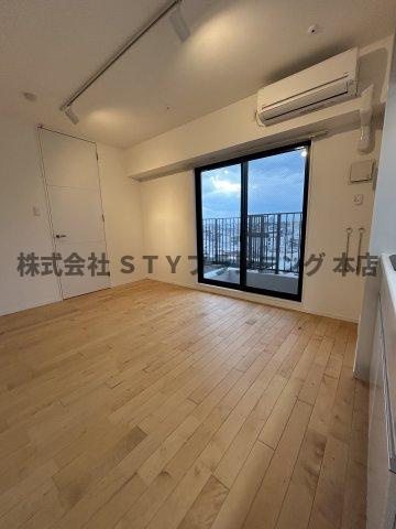 仲介手数料０円！ＣＯＺＹ阿由知通の居間・リビング