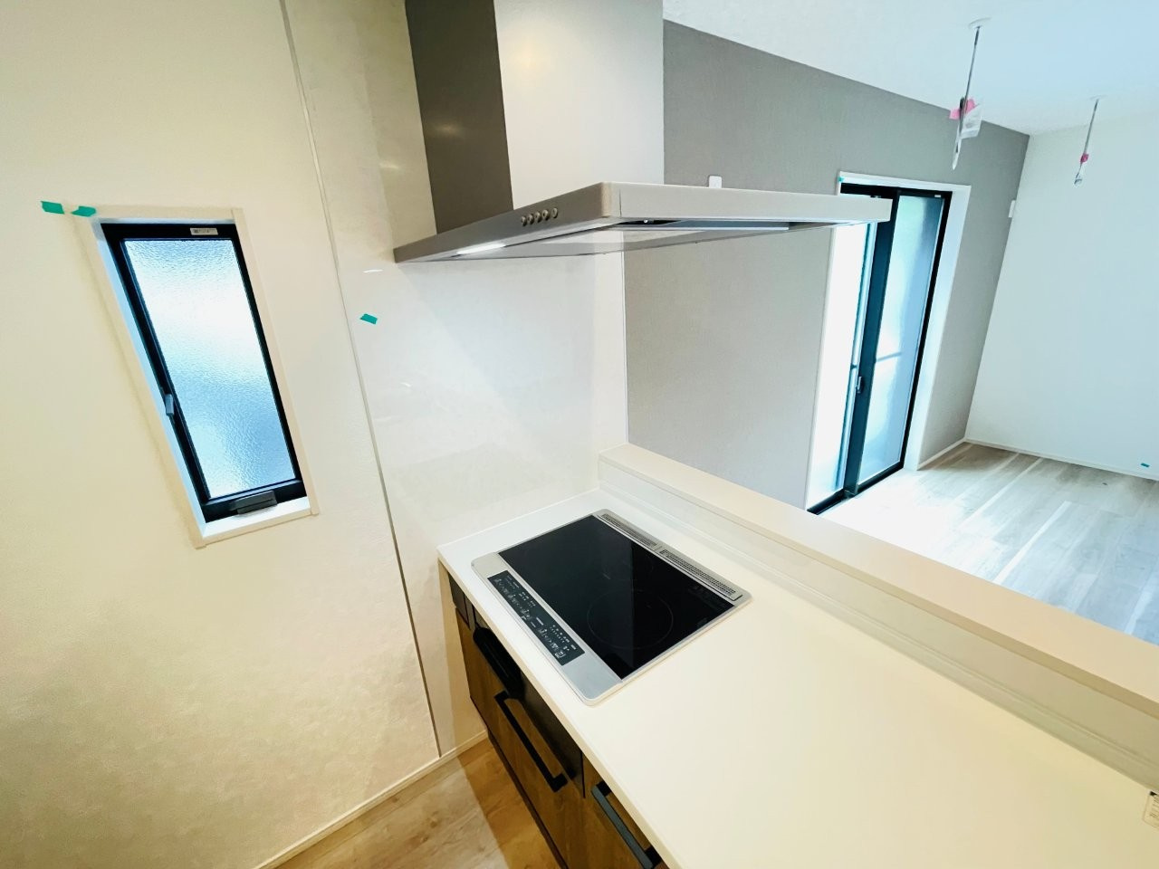 豊田市秋葉町第1　新築分譲住宅　全2棟　1号棟のキッチン|便利な3口コンロ。