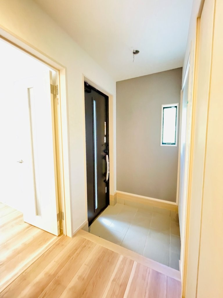 豊田市秋葉町第1　新築分譲住宅　全2棟　1号棟の玄関|大容量のシューズボックス付きで玄関が靴で散らかりません。