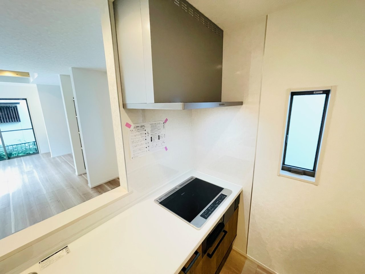 豊田市秋葉町第1　新築分譲住宅　全2棟　2号棟のキッチン|便利な3口コンロ。