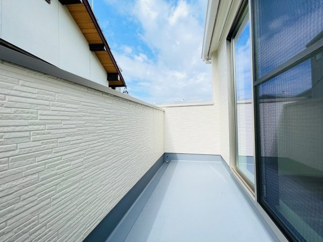 豊田市秋葉町第1　新築分譲住宅　全2棟　2号棟のバルコニー|日当たりの良いバルコニーには洗濯物がたくさん干せます♪