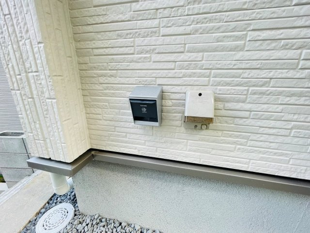 豊田市秋葉町第1　新築分譲住宅　全2棟　2号棟の発電・温水設備|洗車時や防犯カメラの設置、電気自動車の充電にも使える屋外電源付き。
