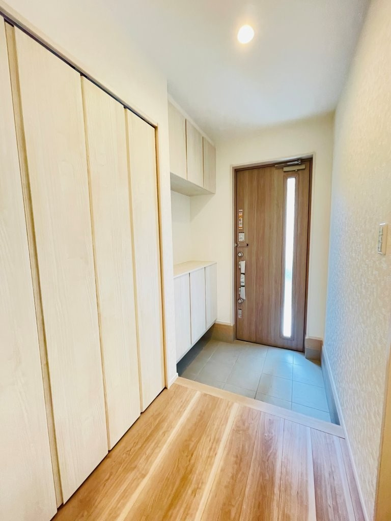 豊田市秋葉町第1　新築分譲住宅　全2棟　2号棟の玄関|大容量のシューズボックス付きで玄関が靴で散らかりません。