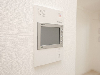 【セキュリティ】 | エスリード弁天町クレール | モニター付きインターホンです
