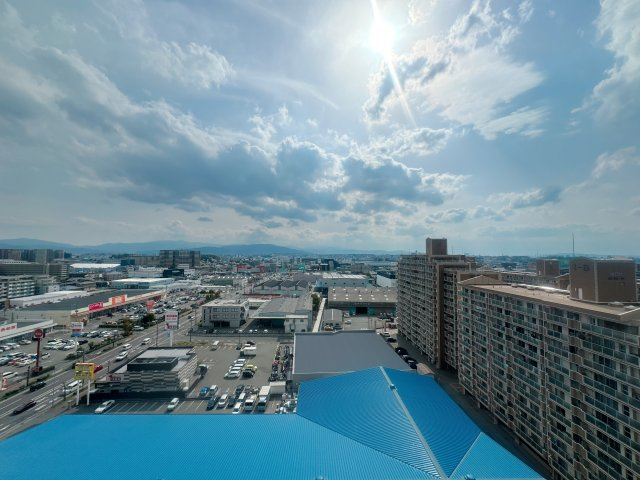 【展望】 | コアマンションルネス空港東☆仲介手数料無料☆ | なかなかいい眺めですね。目の前に高いビルは嫌だけど、あれくらい離れて見えるビルやマンションは、構造を美しく思うし、夜はまた別の良さを見せてくれます♪