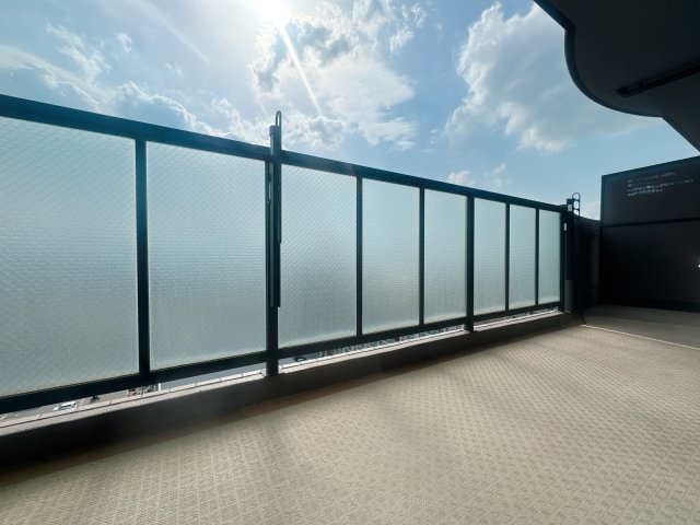 【バルコニー】 | コアマンションルネス空港東☆仲介手数料無料☆ | バルコニーは日当たりが一番！それでいうならこの物件は大合格です。