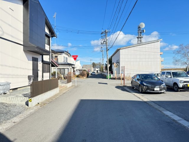 八戸市石堂3丁目の前面道路含む現地写真