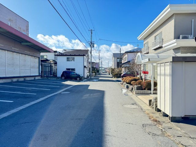 八戸市石堂3丁目の前面道路含む現地写真