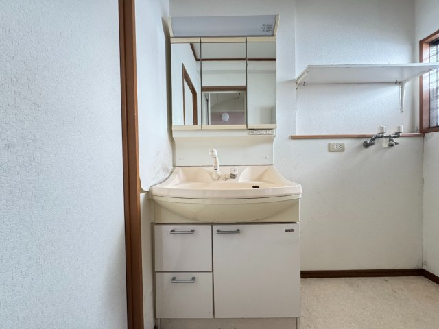 八戸市石堂3丁目の独立洗面台