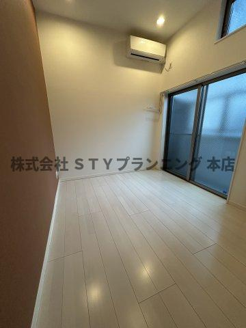 仲介手数料０円！EMブランドールの居間・リビング