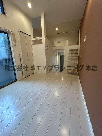 仲介手数料０円！EMブランドールの居間・リビング