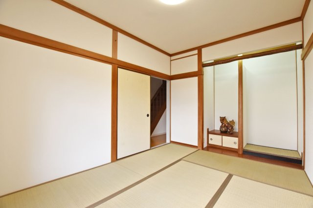 西宮市苦楽園四番町中古戸建│4LDKの和室|和室（6帖）はお昼寝やお子様の遊び場など用途は様々です。