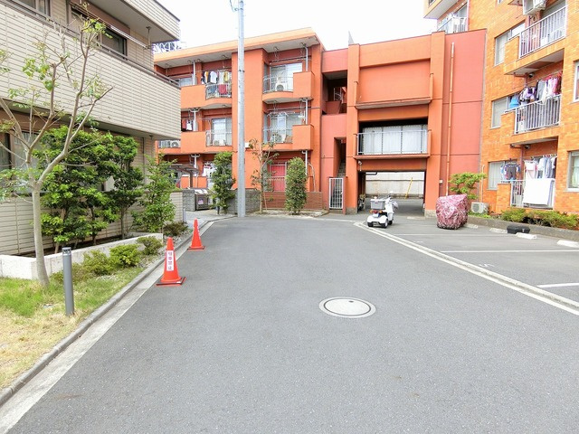グランディールの駐車場|★敷地内駐車場★※空き要確認